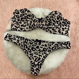 EUC L’Agent by Agent Provacateur Bra/Panty set 36DD/large